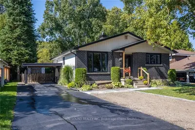 Detached in Owen Sound