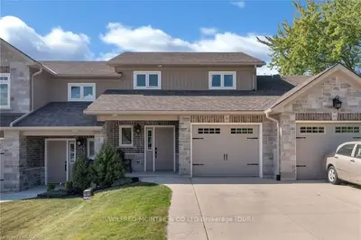 Att/Row/Townhouse in Perth East