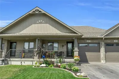 Att/Row/Townhouse in Wellington North