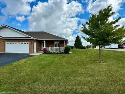 Att/Row/Townhouse in South Bruce