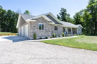 Detached in West Grey