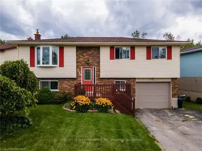 Detached in Owen Sound