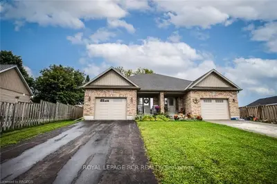 Semi-Detached in Wellington North