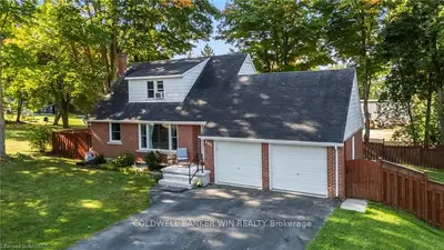 385 FERGUS Street N, Wellington North, ON N0G 2L2