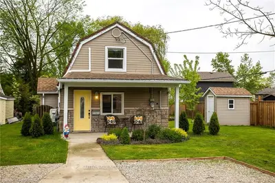 Detached in Owen Sound