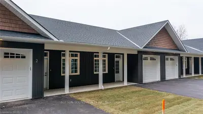 Att/Row/Townhouse in South Bruce Peninsula