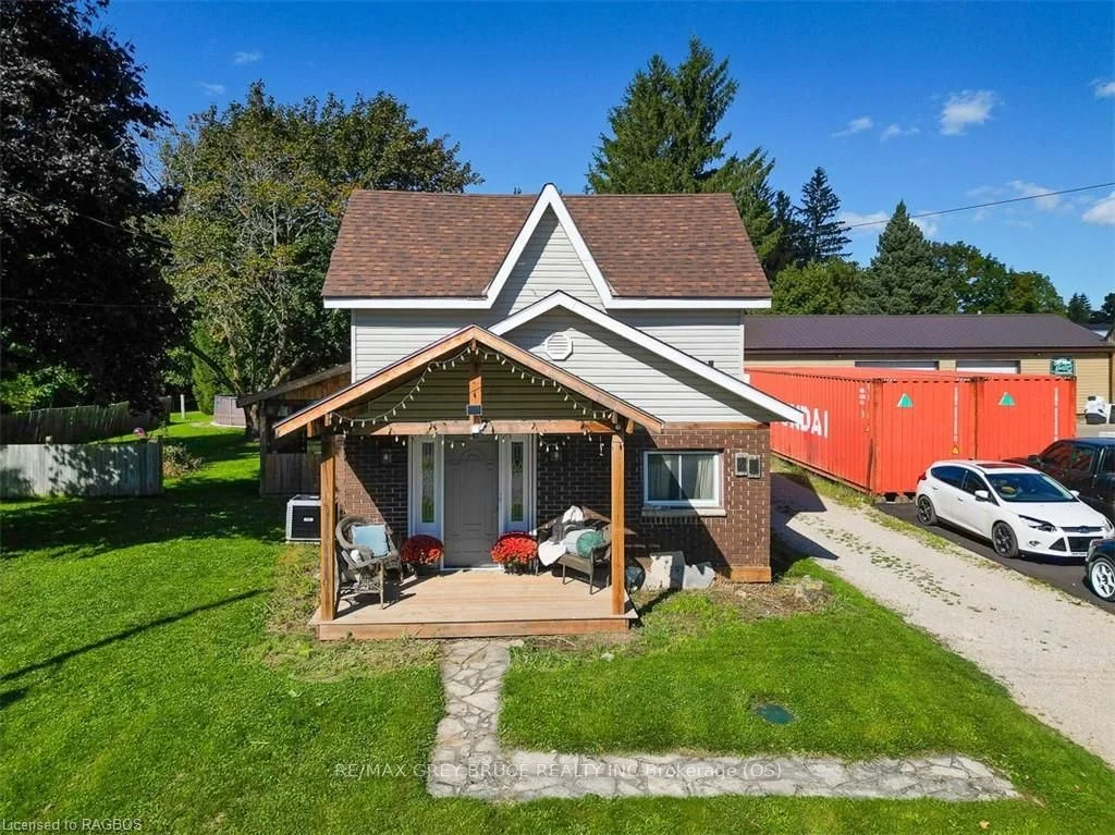 24 Alexandra Avenue, Chatsworth, On N0h 1g0