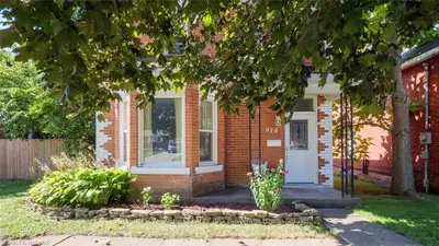 Detached in Owen Sound