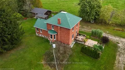 Detached in Northern Bruce Peninsula