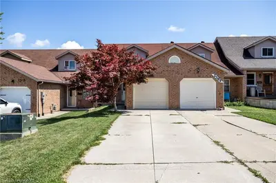 Att/Row/Townhouse in Owen Sound