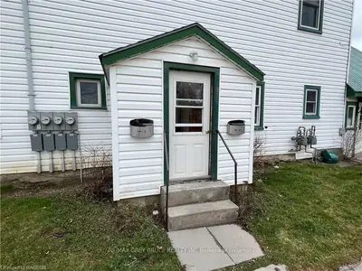Condo Townhouse in Brockton