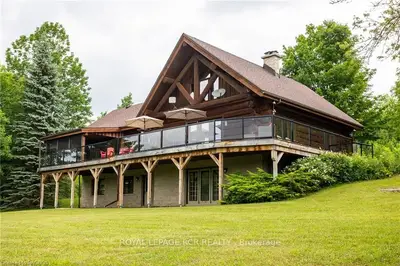 Detached in Grey Highlands