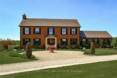 Detached in Grey Highlands