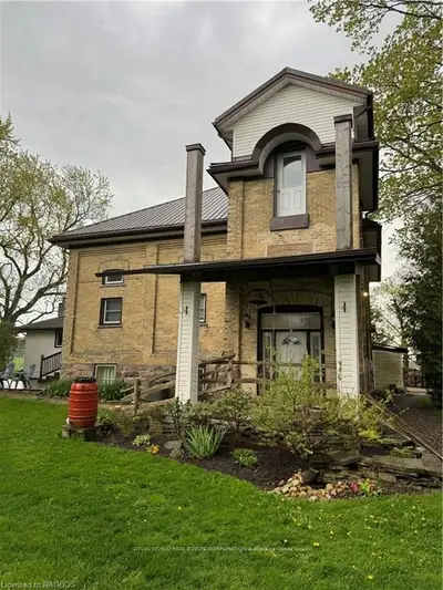 Detached in North Perth