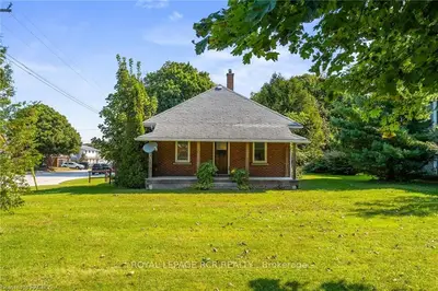 Detached in Northern Bruce Peninsula