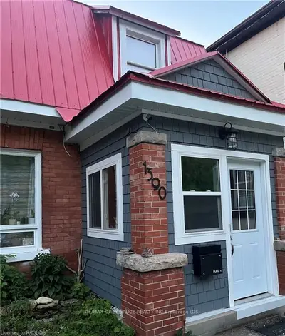 Semi-Detached in Owen Sound