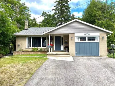 Detached in Owen Sound