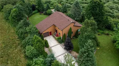 Detached in Grey Highlands