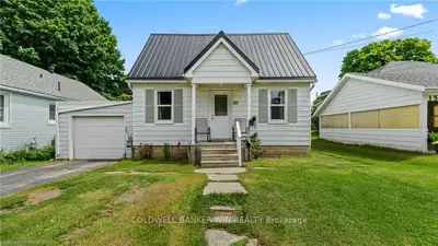 Detached in Minto