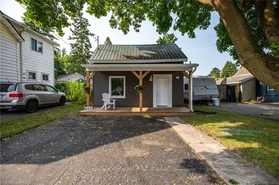 Detached in Owen Sound