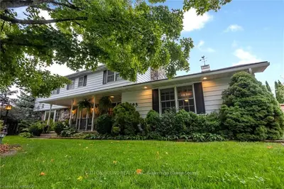 Detached in Owen Sound