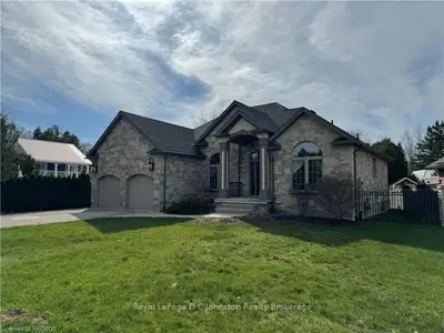 560 Meadow Lane, Saugeen Shores, On N0h 2l0