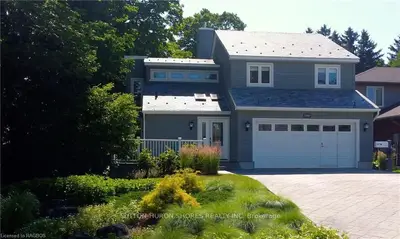 Detached in Owen Sound