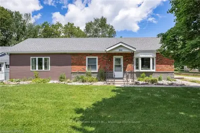 Detached in Owen Sound