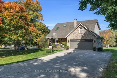 978 Bentley Street, Wellington North, On N0g 2l3