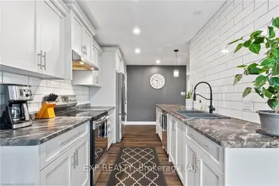 Att/Row/Townhouse in Minto