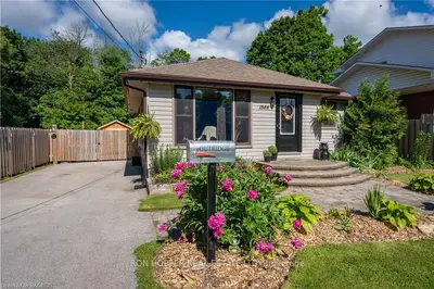 Detached in Owen Sound