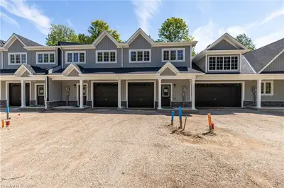 Att/Row/Townhouse in Saugeen Shores