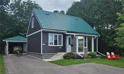 Detached in Owen Sound