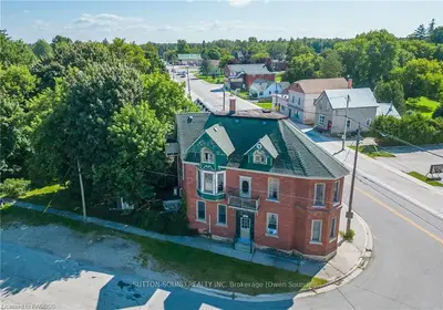 15 Spencer Street, South Bruce Peninsula, On N0h 2t0