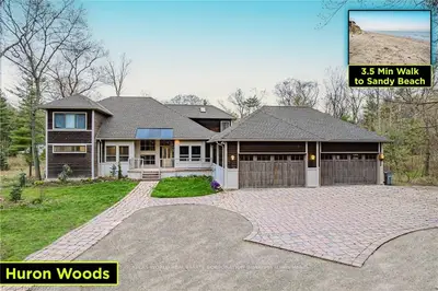 10439 Pinetree Drive, Lambton Shores, On N0m 1t0