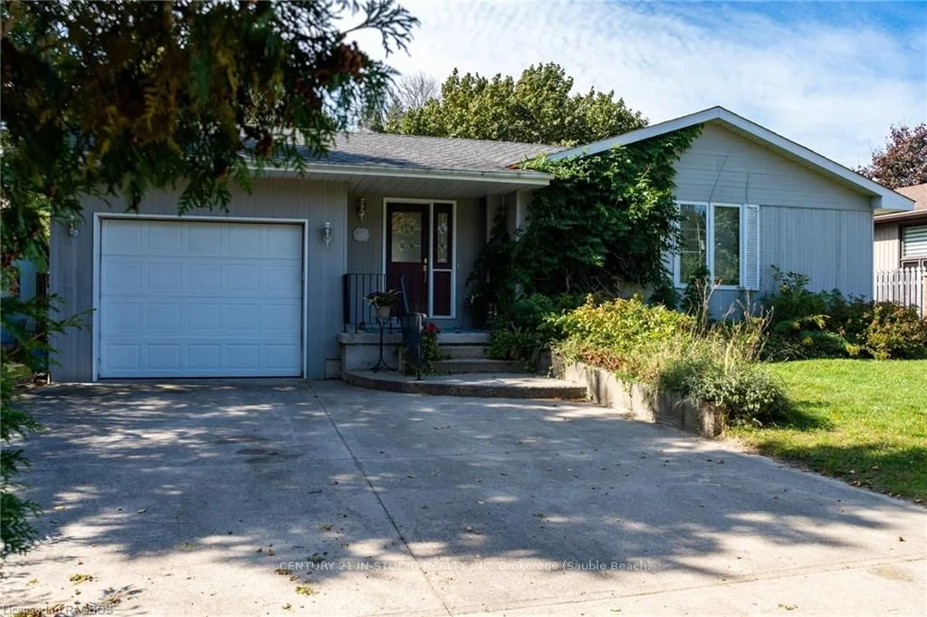 349 Tyendinaga Drive, Saugeen Shores, On N0h 2l0