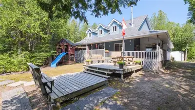 Detached in Northern Bruce Peninsula
