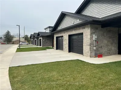 Att/Row/Townhouse in Owen Sound