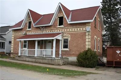 24 & 26 Crawford Street, Chatsworth, On N0h 1g0