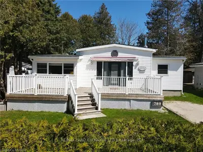789 Lustig Lane, Saugeen Shores, On N0h 2c0
