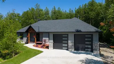 17 Phillips Place, South Bruce Peninsula, On N0h 2t0