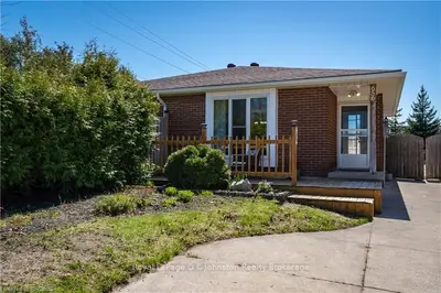 656 Barnes Avenue, Saugeen Shores, On N0h 2c1