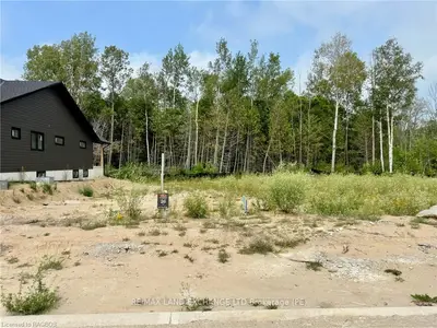 23 Lakeforest Drive, Saugeen Shores, On N0h 2l0