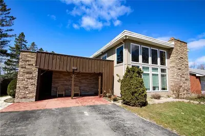 250 Tyendinaga Drive, Saugeen Shores, On N0h 2l0