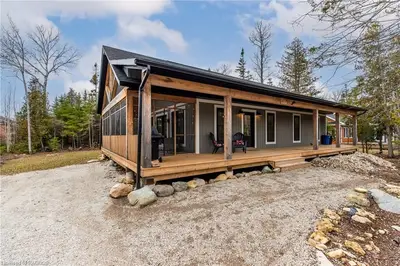 21 Molly Street, Northern Bruce Peninsula, On N0h 2m0
