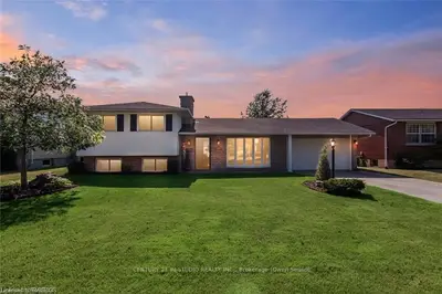 860 10th Avenue E, Owen Sound, On N4k 3h7