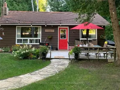 16 Lakefield Avenue, South Bruce Peninsula, On N0h 2t0
