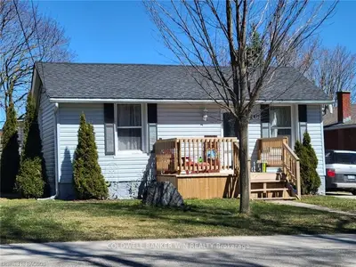 240 Egremont Street N, Wellington North, On N0g 2l2