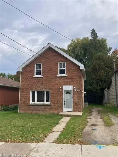 1087 7th Avenue W, Owen Sound, On N4k 5k4