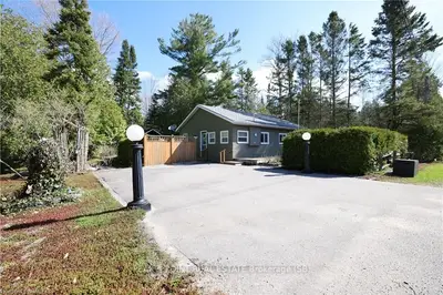 11 Guelph Street, South Bruce Peninsula, On N0h 2g0